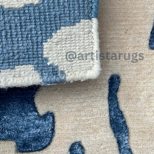 Luxurious blue and white island rug